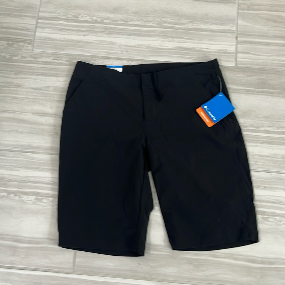 NWT Columbia black active shorts with two front slant pockets